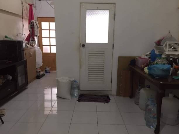 โซนสุเทพ ขาย 3.8 ล้าน ทาวน์โฮม 2 ชั้นครึ่ง หลังมช. ทำเลดี ห่างถนนใหญ่ 200-300 เมตร รีโนเวทแล้ว จะปรับปรุงเพิ่มก็ได้