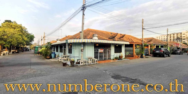 TOWNHOUSE สินทิวาธานี  28 ตาราง.วา 1699000 THAI BAHT ไม่ไกลจาก ใกล้เทสโก้โลตัสโรจนะ เมกาโฮม โรงพยาบาลราชธานี สถานีตำรวจภูธรบางปะอินสาขาสินทิวาธานี นิคมอุตสาหกรรมโรจนะ แม็คโครอยุธยา  ใกล้โรงเรียนปัณณวิชญ์ การเดินทางสะดวก เชื่อมต่อได้หลายเส้นทาง ทั้งทางถนนจอมพล ป. ถนนโรจนะ ถนนสายเอเชีย (ทาวน์เฮ้าส์มือสอง) ทรัพย์ดี ทาวน์เฮ้าส์ 1 ชั้น เนื้อที่ 28 ตร.ว. 3 ห้องนอน 2 ห้องน้ำ 1 ห้องครัว ปูพื้นกระเบื้อง ติดเหล็กดัดมุ้งลวดเรียบร้อย หมู่บ้านอยู่ในแหล่งชุมชน สาธารณูปโภคครบครัน ถนนในโครงการกว้างขวางมาก  ในโครงการมีพนักงานรักษาความปลอดภัยตลอด 24 ชั่วโมง สวนสาธารณะ สนามเด็กเล่น