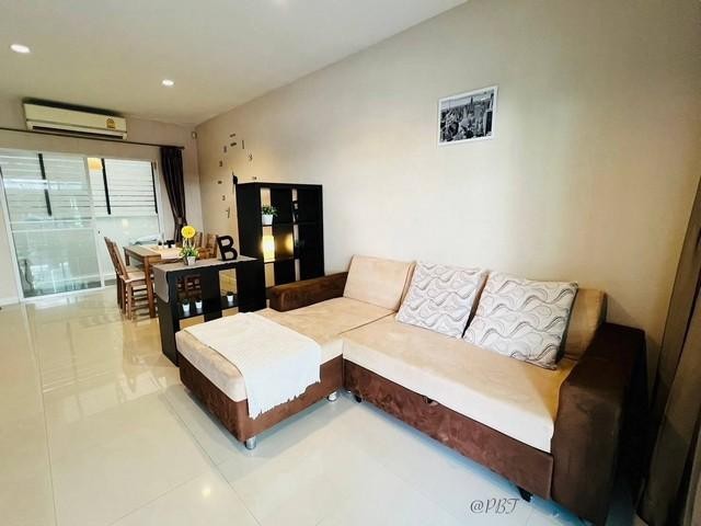 PB3886 ให้เช่าทาวน์โฮม 3 ชั้น โครงการ เดอะ เมทโทร พระราม 9 พร้อมอยู่เฟอร์นิเจอร์ครบ อยู่ใกล้ ถนนคู่ขนานมอเตอร์เวย์ กรุงเทพ-ชลบุรี