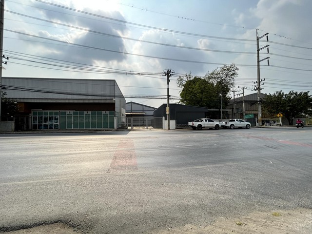 WH 114ให้เช่าโกดัง  พุทธมณฑลสาย4    เป็นโกดังเดี่ยว  ติดถนน 4 เลน รถใหญ่เข้าได้สบายมากราคา   55,000   บาท/เดือนสนใจติดต่อ  คุณเจี๊ยบ  Tel. 094  448  5038  Tel.093  678 5948  id  : jeab_chickโกดัง  พื้นที่  450  ตรม.ออฟฟิศ  พื้นที่  150  ตรม.พื้นที่ รวม  600  ตรม.ห้องน้ำ สถานที่ใก้ลเคียงเซ็นทรัล ศาลายา Image MallThe Brioเทสโก้ โลตัสHome Proห้างแมคโครรร.มหิดลม.มหิดลที่ตั้ง  ถนนพุทธมณฑล สาย 4 ตำบลศาลายา อำเภอพุทธมณฑล จังหวัดนครปฐมสนใจติดต่