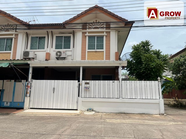 หมู่บ้านพฤกษาวิลล์9 (ซอยขจรวิทย์)ที่ตั้ง : ซอย 5 ต.แพรกษา อ.เมื่องสมุทรปราการ จ.สมุทรปราการ รหัสทรัพย์ : A00325ราคาขาย  1,850,000 บาทรายละเอียด : - ทาวน์เฮ้าส์ 2 ชั้น ต่อเติมครบ - เนื้อที่ 22.4 ตรว (หลังมุม) - หน้าบ้านทิศเหนือ (หน้าบ้านไม่ตรงข้ามกับใคร)- 3 ห้องนอน - 2 ห้องน้ำ - 1 ห้องครัว- 1 ที่จอดรถ จุดเด่น : - เดินทางสะดวก ใกล้ทางด่วนกาญจนาภิเษก- บ้านหลังมุม พร้อมอยู่- มีรักาาการความปลอดภัยต