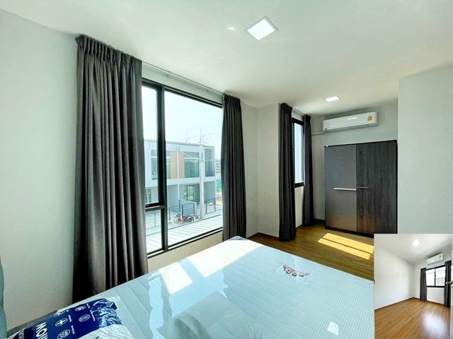 เมกะ บางนา ให้เข่าทาวน์เฮาส์ 2 ชั้น  หมู่บ้านใหม่ บ้านอยู่ทิศใต้ 24ตรว. 150ตรม. ส่วนกลางอลัง 3นอน 2น้ำ 2จอดรถ รักสัตว์ รับชาวต่างชาติ ทำเลดี