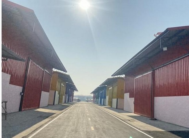 ให้เช่าโกดัง 210 ตารางเมตร เลียบคลองลำโพ-ละหาร บางบัวทอง รถคอนเทรนเนอร์เข้าได้