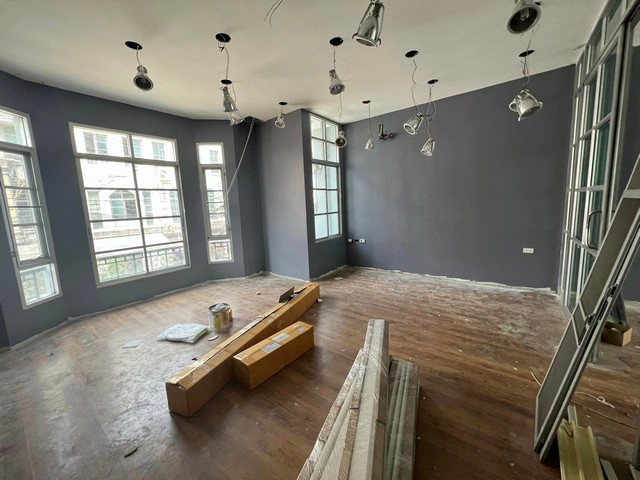 ให้เช่าทาวน์เฮ้าส์ 4 ชั้น  โครงการ บ้านกลางเมืองเดอะปารีส รัชวิภา 4 ห้องนอน  5 ห้องน้ำ พื้นที่ใช้สอย 300 ตร.ม. ขนาดที่ดิน 23.4 ตร.ว.