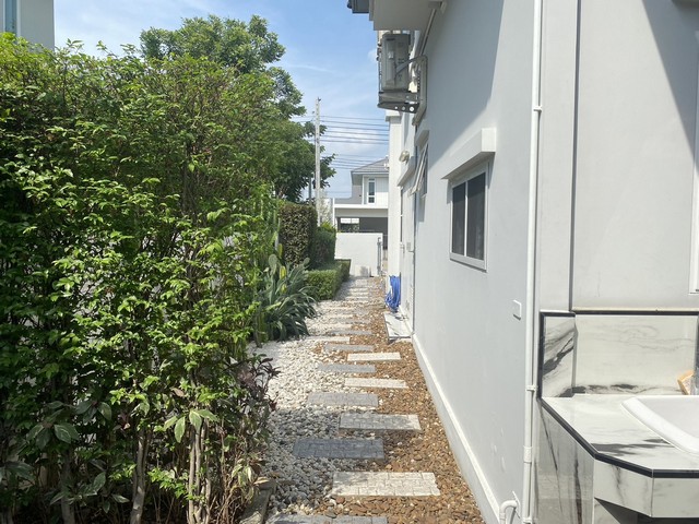 ขายบ้านมัณฑนา ซอยรามคำแหง2 พร้อมแผงโซล่าเซลล์ 5kv พร้อมที่ชาร์จรถไฟฟ้า ใกล้อิเกียบางนา ด่วนบูรพาวิถี