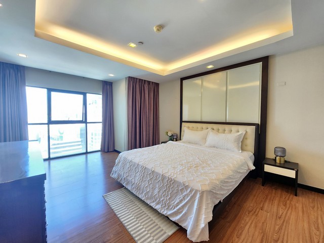 Spacious 3 bedrooms in prime Sathorn