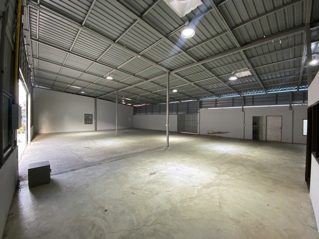 ให้เช่าโกดัง นวลจันทร์  พท 266  ราคา 60,000 ติดต่อ  คุณเจี๊ยบ  Tel. 093  678 5948   Tel. 094  448  5038  id  : jeab_chick