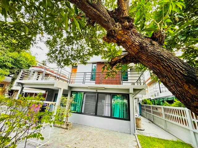 เดอะไนน์MRTหัวหมาก ให้เช่าบ้านหรูเดี่ยว 2 ชั้น  พระราม 9​  หลังราม 55ตรว. 280ตรม. รีโนเวทใหม่ 3นอน 3น้ำ 2จอดรถ 4แอร์ เข้าออกได้หลายทาง