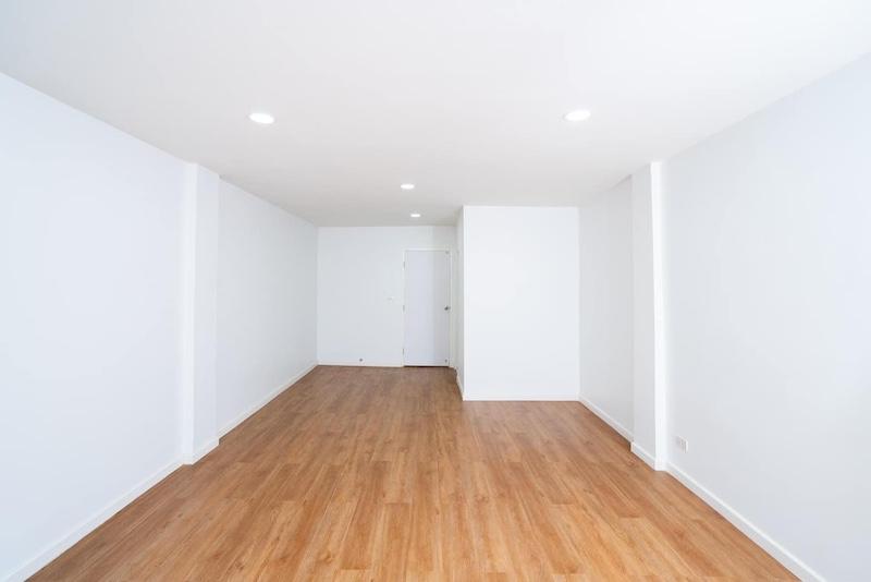 ขายอาคารพาณิชย์3.5ชั้นย่านจรัญปิ่นเกล้าท่าพระซอยจรัญสนิทวงศ์ 66/1 รีโนเวทใหม่ หน้าบ้านทิศใต้