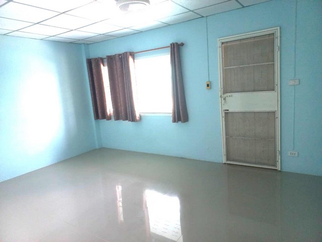 ขายด่วนทาวน์เฮาส์ 2 ชั้น รีโนเวทแล้ว ขนาด 17 ตร.ว หมู่บ้านอมรพัน  ดอนเมือง กรุงเทพ