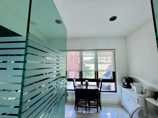 ให้เช่าสำนักงานสวยพร้อมคลังสินค้า มาตรฐานยุโรป 1,928 ตารางเมตร ถนนกิ่งแก้ว บางนา ใกล้สนามบินสุวรรณภูมิ