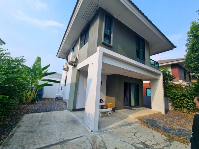 ให้เช่าบ้านเดี่ยวหรู 2 ชั้น ไม่เคยอยู่ เฟอร์ครบ คณา 52ตรว. 140ตรม. ลำลูกกา-รังสิตคลอง5 3นอน 2น้ำ 2จอดรถ 4แอร์ ดรีมเวิลด์