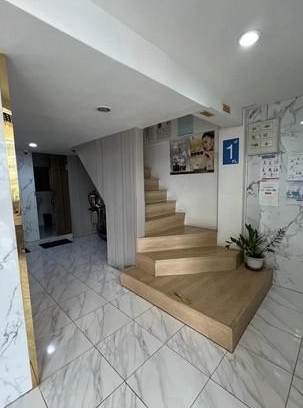 ให้เช่าอาคาร 2 คูหา 4.5 ชั้น ห้องมุม ติดถนนอ่อนนุช (อยู่ระหว่างซอย 41-43) ใจกลางชุมชน ใกล้ MRT ศรีนุช