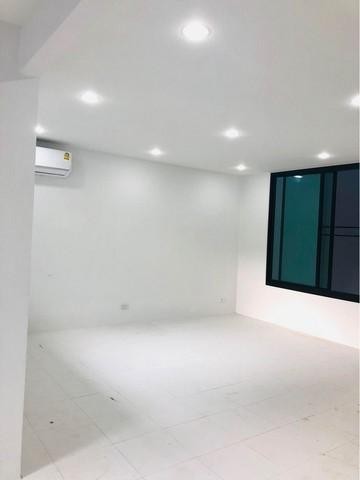 PB3901 ให้เช่าโฮมออฟฟิศ 4 ชั้น ซอยปรีดีพนมยงค์14 ทำเลใกล้ BTSพระโขนง เหมาะทำสำนักงาน