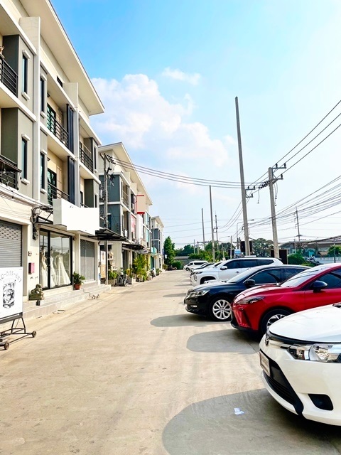 คลอง3 แม็คโคร สินแพทย์ ลำลูกกา  ให้เช่าอาคารพาณิชย์ 3 ชั้น วัดสายไหม 20ตรว. 190ตรม. ใหม่มาก  BTS คูคต 3นอน 3น้ำ 2จอดรถ ตลาดวงศกร 