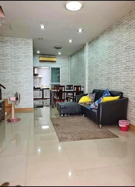 ให้เช่าทาวน์โฮม 2ชั้น 22ตรว รร.สารสาสน์ มีนบุรี รามอินทรา MRT สุวินทวงศ์ เฟอร์ครบ 3นอน 2จอดรถ 4แอร์ พร้อมอยู่ ติดถนนใหญ่