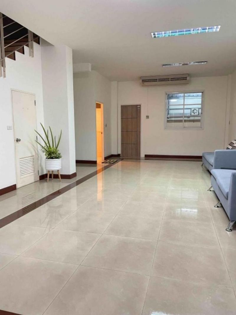 ขายโฮมออฟฟิศ 4ชั้น ถนนประเสริฐมนูกิจ เกษตร-นวมินทร์  เนื้อที่ 32 ตารางวา  พื้นที่ใช้สอย 311 ตารางเมตร 5 ห้องน้ำ