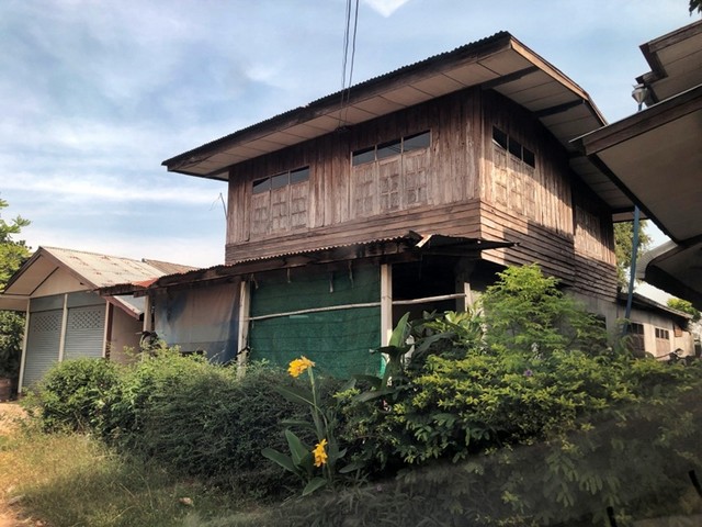 ขายบ้านพักอาศัยครึ่งตึกครึ่งไม้ 2 ชั้น และ บ้านปูน 1 ชั้น  ต.หัวช้าง อ.จตุรพักตรพิมาน จ.ร้อยเอ็ด  PAP8-0521