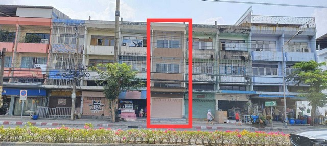 ขายอาคารพาณิชย์ 3.5 ชั้น ถ.เสรีไทย แขวงคลองกุ่ม เขตบางกะปิ กรุงเทพมหานคร  