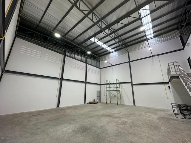 ให้เช่าโกดัง- ออฟฟิศ 2 ชั้น  ย่านบางเสาธง สมุทรปราการ พื้นที่ใช้สอย 430 ตรม. เนื้อที่ดิน 100 ตารางวา พื้นที่สีม่วง  เหมาะทำโรงงาน