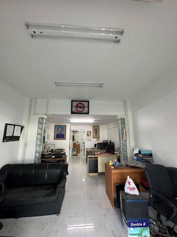 ขายอาคารพาณิชย์ 3 ชั้น 2 คูหา ซอยตรงข้ามศูนย์ราชการอำเภอบ้านฉาง จังหวัดระยอง ตึกทำเชื่อมต่อเรียบร้อย อยู่ในแหล่งชุมชน เหมาะสำหรับทำธุรกิจ