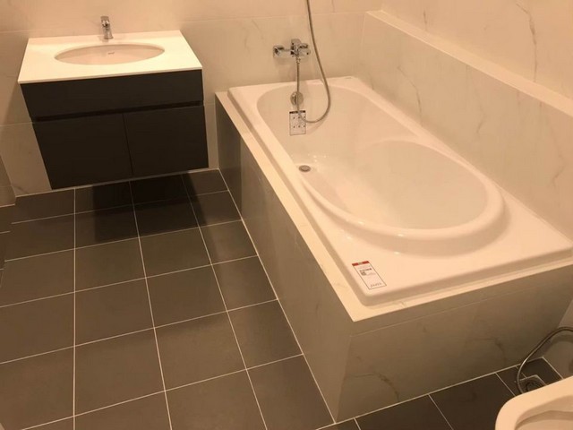 ห้เช่าบ้านเดี่ยว  เซนโทร  ชัยพฤกษ์-แจ้งวัฒนะ 2  ขนาด70 ตารางวา  5 ห้องนอน 6 ห้องน้ำ  ผ้าม่าน แอร์ 7  แบบบ้าน LUMINANCE