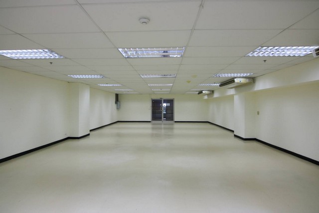 ให้เช่าสำนักงานบนถนนสุขุมวิท  ใกล้ BTS นานา คลองเตยเหนือ วัฒนา กรุงเทพ