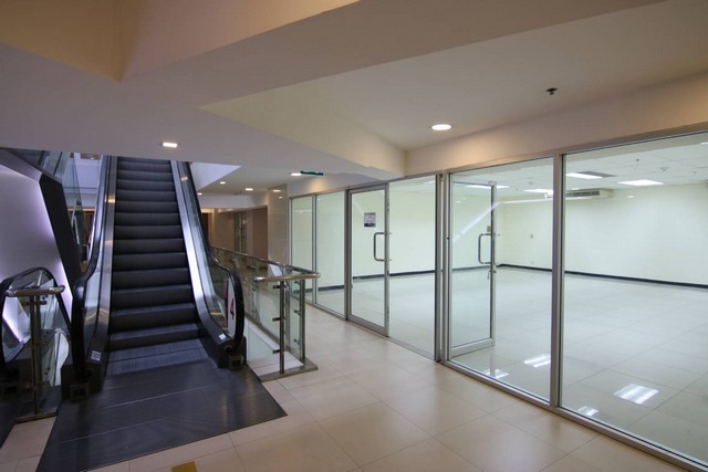 ให้เช่าสำนักงานบนถนนสุขุมวิท  ใกล้ BTS นานา คลองเตยเหนือ วัฒนา กรุงเทพ