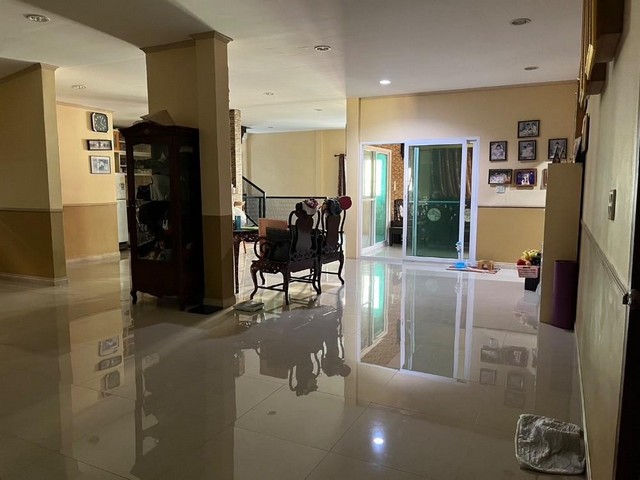 ให้เช่าอาคารพาณิชย์ 3 ชั้น 4 คูหา 72 ตรว. ย่านฝั่งธน ถนนอิสรภาพ ทำเลดีมาก เหมาะทำธุรกิจ