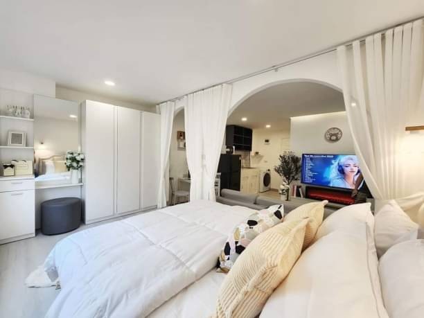 ขายเพียง 1,049,000 บาท 27 ตรม. ลานนาคอนโด จัดเต็มฟรีเครื่องใช้ไฟฟ้า เฟอร์นิเจอร์ครบครัน หิ้วกระเป๋าเข้าอยู่ได้เลย ปลอดภัย ใกล้โรงพยาบาลลานนา