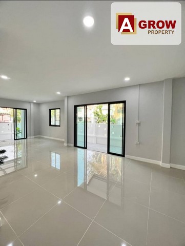 ม.อักษรา หลังมุม บางบัวทอง-นนทบุรี  บ้านรีโนเวทหม่พร้อมเข้าอยู่