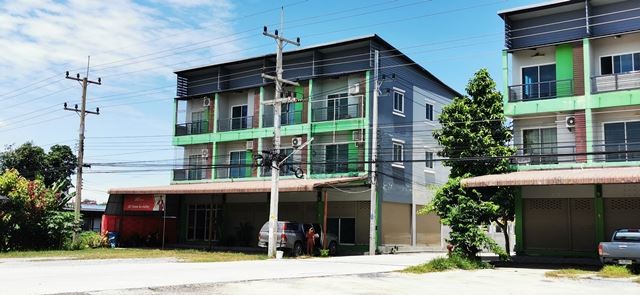 อาคาร บ้านเลิศเศรษฐี 3 พื้นที่ =  27 sq.wa 2500000 บาท. ใกล้ ใกล้วัดสันติการาม วัดหน้าต่างใน วัดหน้าต่างนอก โรงเบียร์ช้างอยุธยา ใกล้ห้างโลตัสเสนา ใกล้โรงเรียนมัธยมผดุงวิทยา ใกล้วิทยาลัยสารพัดช่างพระนครศรีอยุธยา ใกล้โรงเรียนสินสังวาลย์อุทิศ ใกล้มหาวิทยาลัยราชภัฎพระนครศรีอยุธยา ใกล้ห้างอยุธยาพาวิลเลี่ยน BIG SURPRISE!! ตัวอาคารติดถนนใหญ่ ตั้งอยู่บนถนน 3263 ใกล้สะพานข้ามแม่น้ำน้อย ห่างจากแยกวรเชษฐ์ประมาณ 4.5 กม. ห่างจากแยกเสนาประมาณ 8.5 กม. ถ้าเดินทางมาจากทางแยกวรเชษฐ์ ตัวอาคารอยู่ขวามือ ถ้าเดินทางมาจากทางแยกเสนา ตัวอาคารอยู่ซ้ายมือ ทำเลดีมาก เหมาะทั้งอาศัยและประกอบธุรกิ