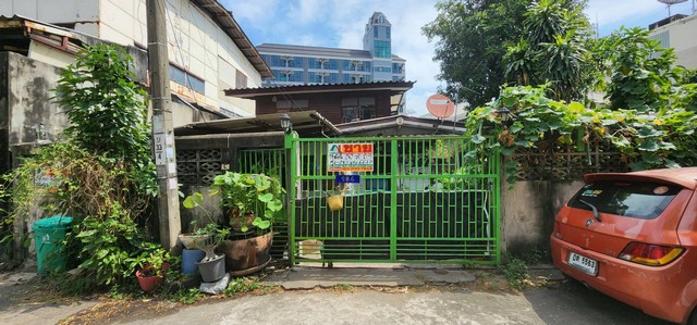 พื้นที่ดิน สุขุมวิท 68 0 Rai 0 NGAN 50 ตรว.  ใกล้ ใกล้เซ็นทรัลบางนา ใกล้ซีคอนสแควร์ศรีนครินทร์ ใกล้ทางด่วนพิเศษบูรพาวิถี(บางนา) ใกล้ห้างเมกะบางนา ใกล้โรงพยาบาลกล้วยน้ำไท 2 โรงเรียนนานาชาติเบิร์คลีย์  ใกล้โรงเรียนบริหารธุรกิจนานาชาติสแตมฟอร์ด ใกล้โรงเรียนอรรถวิทย์ ใกล้สวนหลวง ร.9 ใกล้ตลาดอุดมสุข การเดินทา Hot! ใกล้โรงเรียนบริหารธุรกิจนานาชาติสแตมฟอร์ด ใกล้โรงเรียนอรรถวิทย์ ใกล้สวนหลวง ร.9 ใกล้ตลาดอุดมสุข การเดินทางสะดวก เข้าออกได้หลายทาง ใกล้แหล่งชุมชนมากมาย (บ้านเดี่ยวมือสอง)