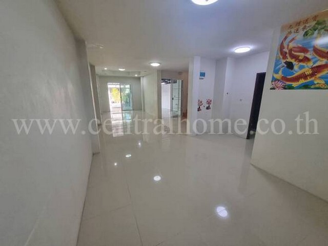 ทาวน์เฮ้าส์ ห้องมุม 2 ชั้น ใกล้ พนัสนิคม ทางหลวงสัตหีบ เกาะโพธิ์ ชลบุรี