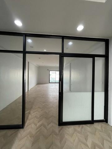 EPL-BR0108 ให้เช่าโฮมออฟฟิศ 4.5 ชั้น ซอยวิภาวดี 20 พื้นที่ 230 ตารางเมตร มีห้องน้ำ 3 ห้อง  เหมาะทำเป็นออฟฟิศ ใกล้ทางด่วน