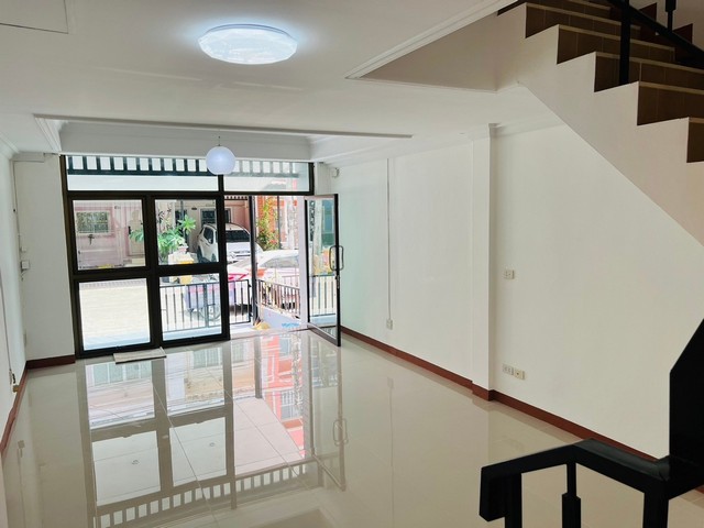 ขายบ้านรีโนเวทนิรันดร์สิริ ซอยทุ่งเศรษฐี 24 รามคำแหง 2 18 ตรว. 2.95 ลบ