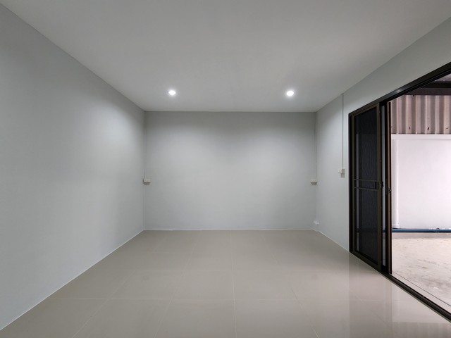 ให้เช่าโกดังพร้อมออฟฟิศ 340 ตรม. โซนนวมินทร์ เขตบึงกุ่ม ถนนกว้าง ไฟ 3 เฟส ใกล้เลียบด่วน เกษตร นวมินทร์ แฟชั่นไอส์แลนด์