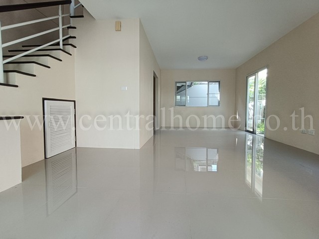 ทาวน์เฮ้าส์ เดอะ คอนเนค 7/2 แปลงริม รีโนเวทพร้อมอยู่