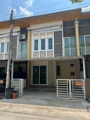 PB3912 ให้เช่าทาวน์โฮม 2 ชั้น หมู่บ้าน โกลเด้นทาวน์ สุขาภิบาล5 ถนนสุขาภิบาล5 ทำเลอยู่ตรงข้าม Big C เพลินนารี่มอลล์ ฟู๊ดแลนด์ 