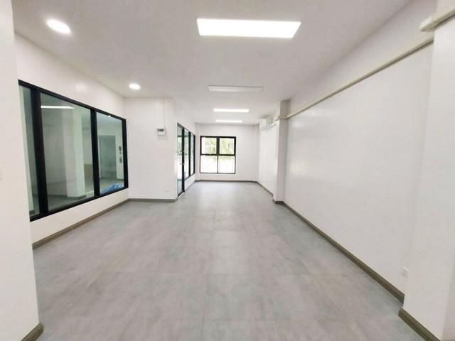 EPL-BR0109 ให้เช่่าสำนักงาน 4 ชั้น NAI LEK AREAวิภาวดีรังสิต 17 ใกล้เซ็นทรัล ลาดพร้าว มี 8 ห้อง ห้องน้ำทุกชั้น มีลิฟท์และที่จอดรถ 30 คัน