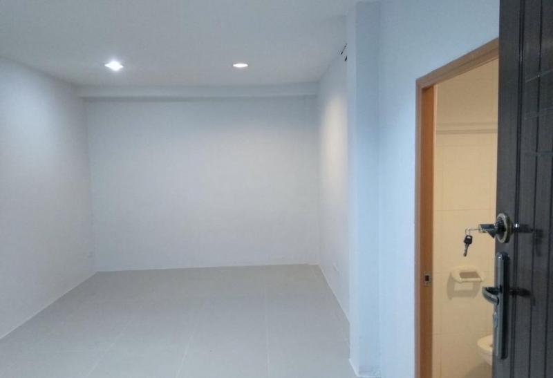 ให้เช่าทาวน์โฮม 4 ชั้น ใกล้สถานีลาดพร้าว 87 หมู่บ้านมนตรีทาวน์โฮม เนื้อที่ 20.7 ตารางวา 4 ห้องนอน 4 ห้องน้ำ