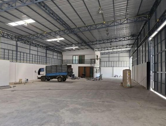 ให้เช่าโกดัง 700 ตรม ลำลูกกาคลอง 4 สร้างใหม่ ใกล้ถนนวงแหวนรอบนอก เดินทางสะดวก