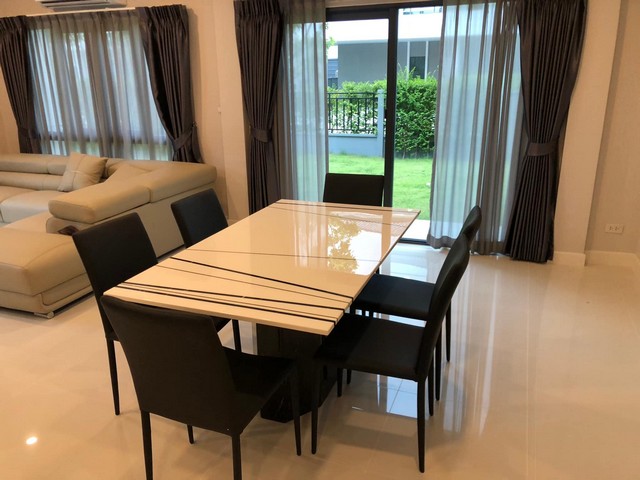 ให้เช่า บ้านเดี่ยวหลังมุม 4 ห้องนอน 5 ห้องน้ำ Centro วิภาวดี ใกล้รถไฟฟ้า MRT