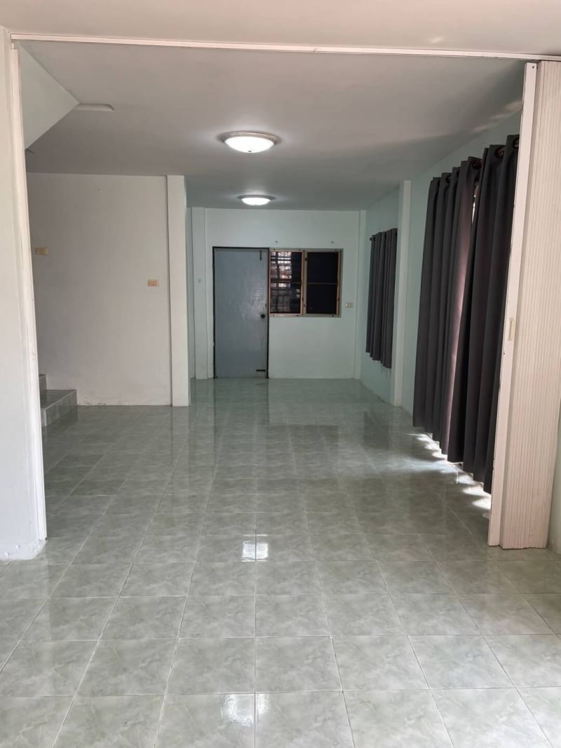 ขายบ้านแฝด 2 ชั้น หมู่บ้าน คันทรี ปาร์ค 2 ชลบุรี ราคา  : 2.59 ล้านบาท