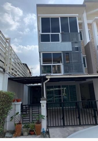  ขายทาวน์โฮม 3 ชั้นหลังมุม Town plus เกษตร-นวมินทร์ เฟอร์พร้อมอยู่