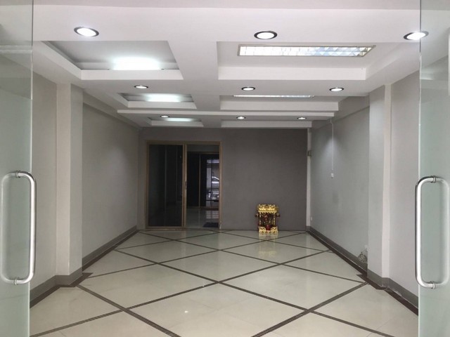 [B930] ให้เช่า​ 15k อาคารพาณิชย์ 4.5 ชั้น ห้องริม ซ.รามอินทรา 65  ท่าแร้ง บางเขน ใกล้ถนนใหญ่ ใกล้ทางด่วน ใกล้รถไฟฟ้า