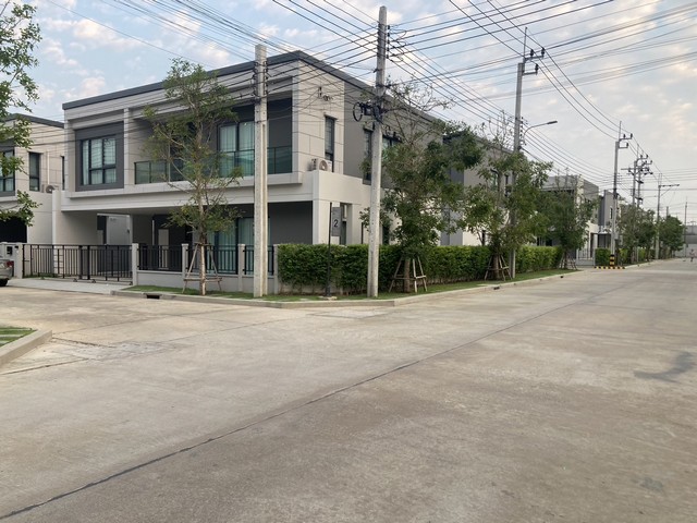 [B926]ให้เช่า 150k บ้านเดี่ยว หลังมุม โครงการใหม่ เซนโทร บางนา ถนนบางนา-ตราด บางพลี  เชื่อมต่อกับทางด่วน 2 สาย ยังไม่เคยมีใครอยู่