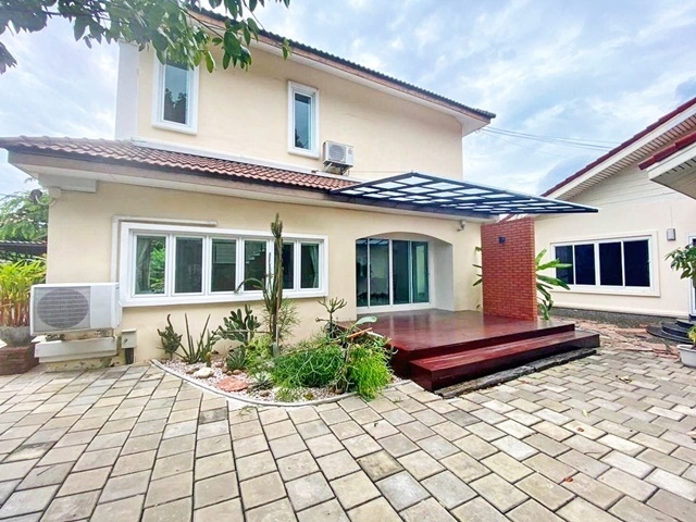 ซาฟารีเวิลด์ คู้บอน ให้เช่าคฤหาสน์ บ้านเดี่ยว 2 ชั้น รักสัตว์ 184ตรว. 280ตรม. ใหญ่ กว้างมาก 4นอน 3น้ำ 3จอดรถ 6แอร์ ติดถนน แฟชั่นไอส์แลนด์