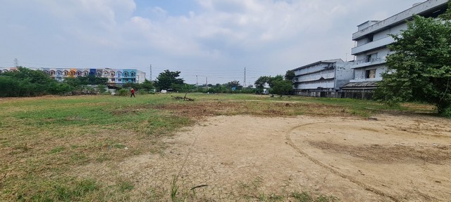 ขายที่ดินพื้นที่สีม่วง ย่านกระทุมแบน สมุทรสาคร เนื้อที่ 4 ไร่กว่า เหมาะสร้างโรงงานอุตสาหกรรม