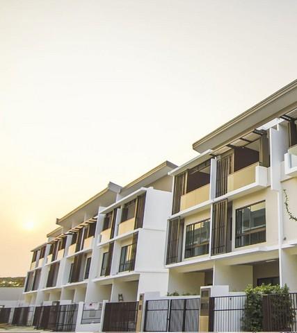 ขายทาวน์โฮม 3 ชั้น โครงการ The Landmark เอกมัย-รามอินทรา 